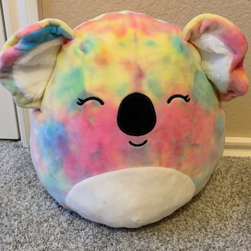 Flip a mallows Risa the cat and Katya the koala